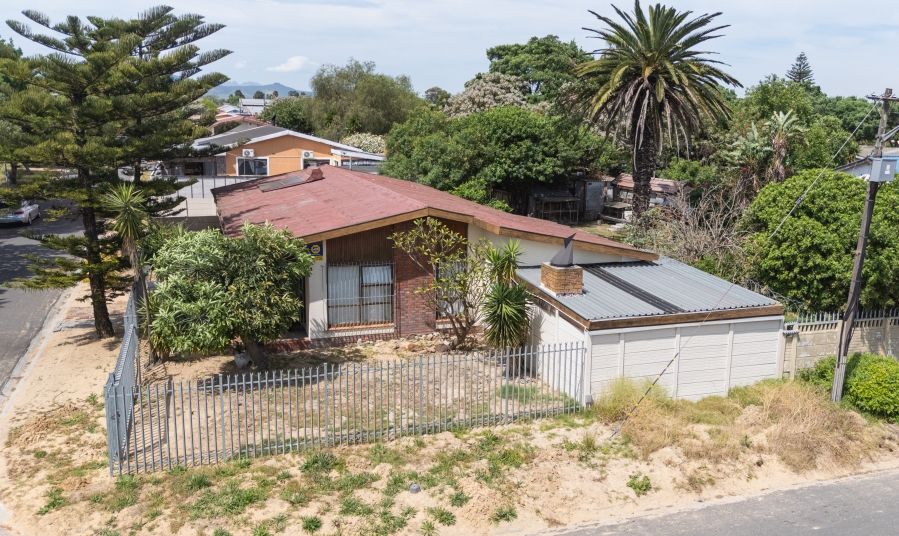3 Bedroom Property for Sale in Peerless Park West Western Cape